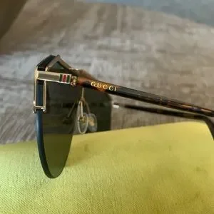 Authentic GUCCI Sunglasses/shield. Made in Italy. GG 0584 S 002 Buy Gucci GG0584S 002 Gold-Havana/Green Sunglasses at best  main image 3